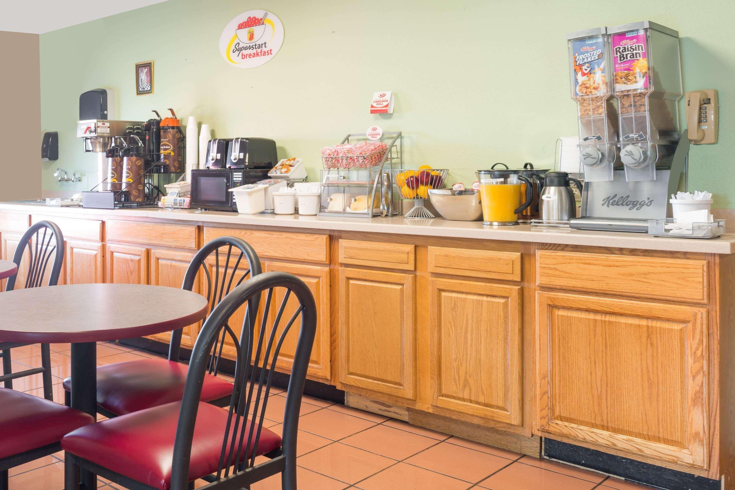 Super 8 By Wyndham O'Fallon Mo/St. Louis Area Екстериор снимка